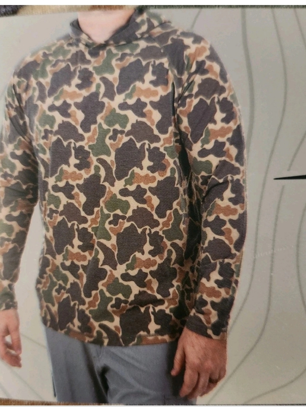 Hurley Camo Long Sleeve Hoodie Light Weight Moisture Wicking  Medium